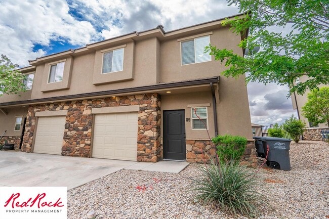 Building Photo - Cozy Townhome with Community Pool