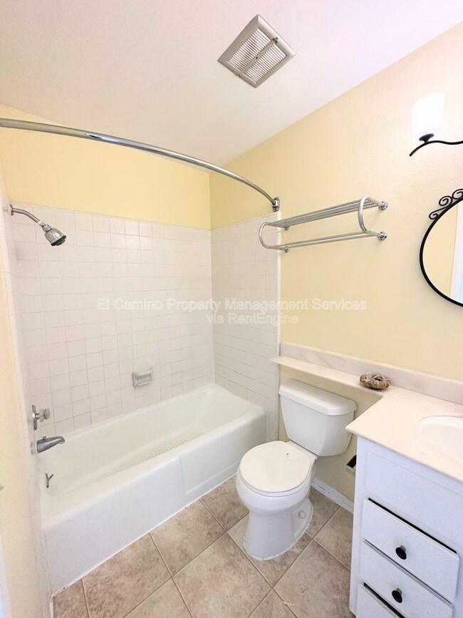 Building Photo - 955 Lamark Ln