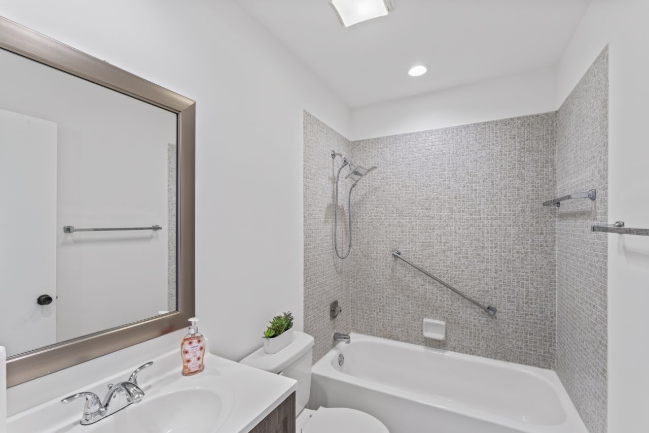 Second Bathroom with tub/shower combo - 230 Normandy E