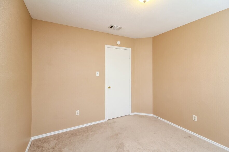 Building Photo - 3612 Garden Springs Dr