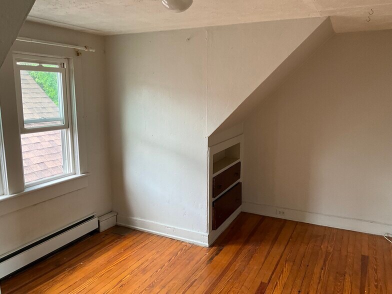 Building Photo - 721 Meadow Ave