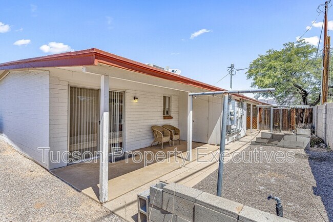 Building Photo - 4246 E Pima St