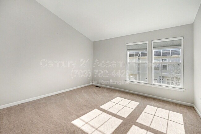 Building Photo - 716 Scarburgh Way