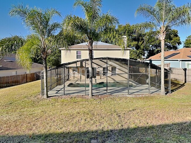 Building Photo - 1921 Knollcrest Dr