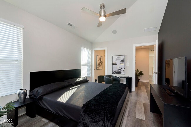 Building Photo - 429 W 86th St