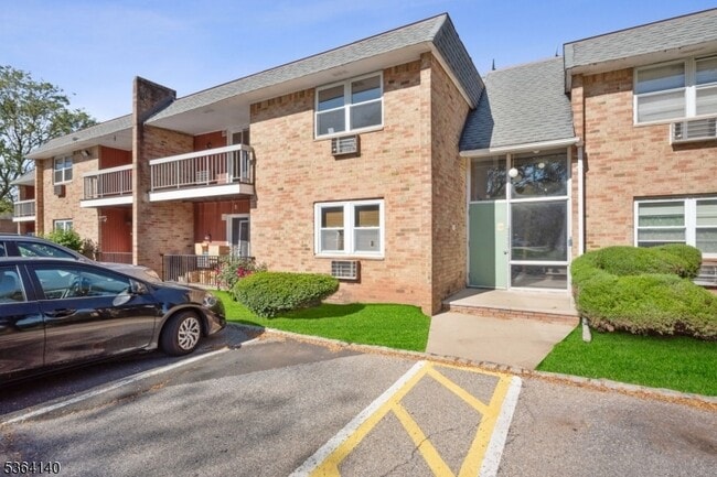 Building Photo - 798 Eves Dr