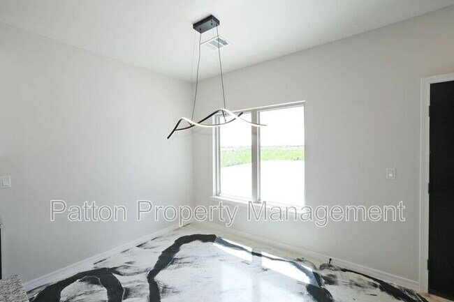 Building Photo - 8889 Redbud Rd