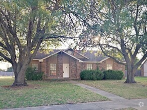 Building Photo - No Application Fee* Plus $250 Off First 2 ...