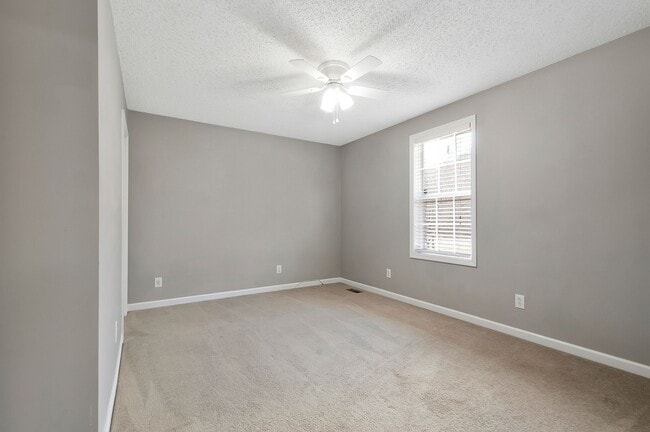 Building Photo - 1422 Wesley Rd