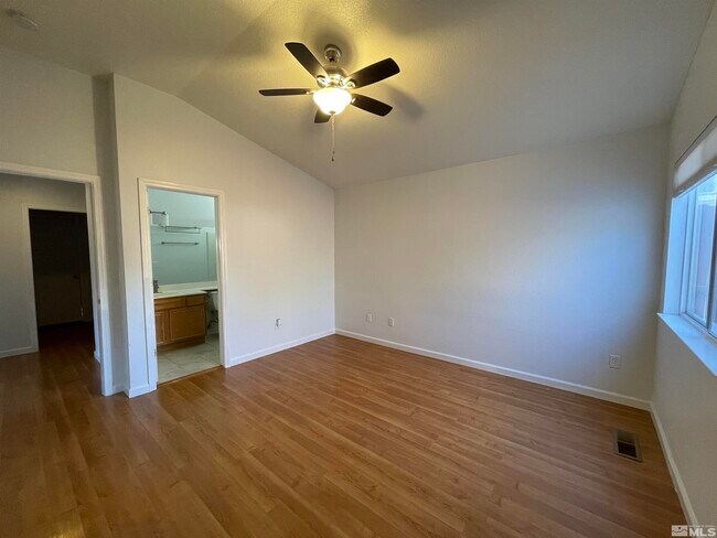 Building Photo - 4948 Bayridge Ln