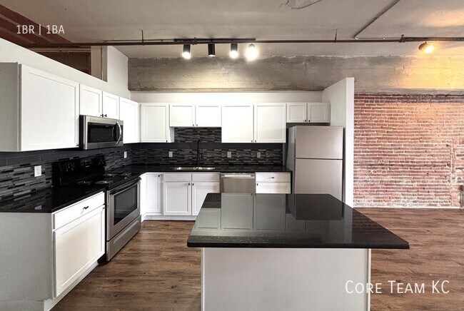 Building Photo - 204 Walnut St