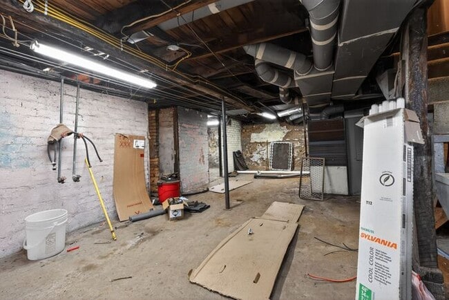 Building Photo - 1220 Erie St