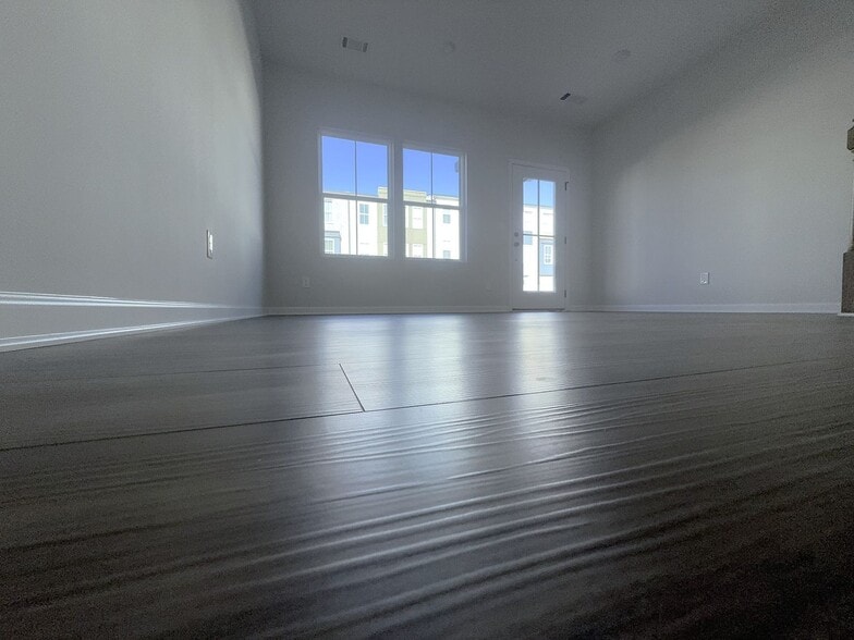 Building Photo - 1420 Creekside Cir NW