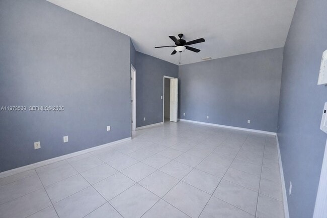 Building Photo - 2502 W 10th St