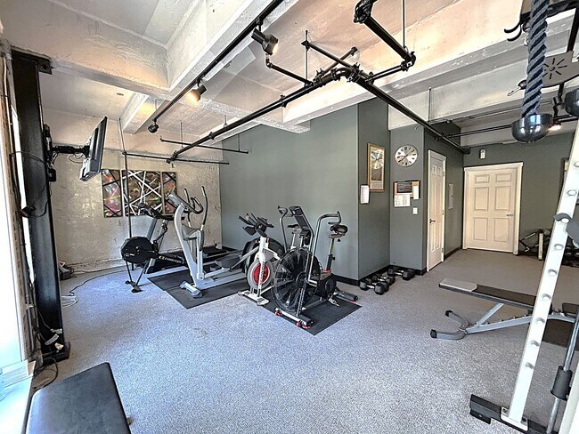 Building Photo - Perkins Building One Bedroom w/ Dedicated ...