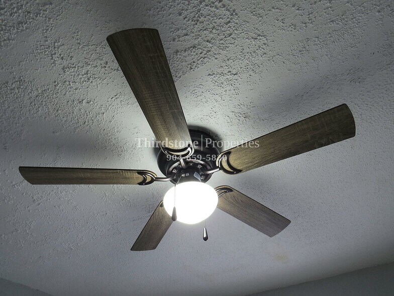 Building Photo - 1225 E 14th St