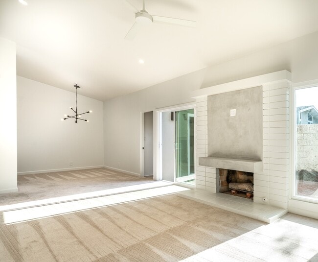 Building Photo - Beautifully Remodeled Tri-Level Condo With...