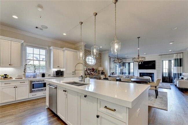 Building Photo - 120 Grand Cres