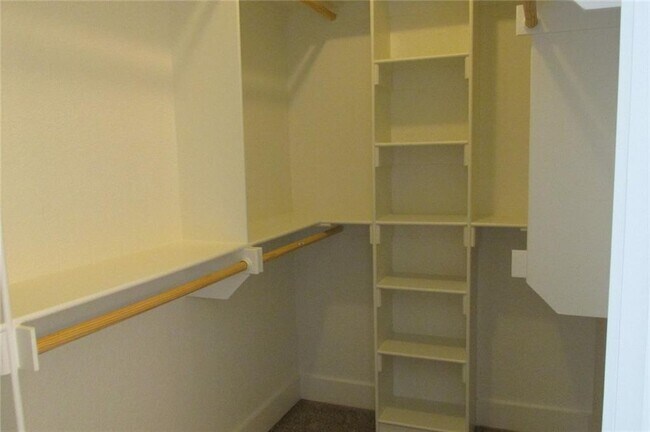 Building Photo - 1531 Abbey Ln