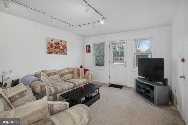 Building Photo - 2702 Cranston Rd