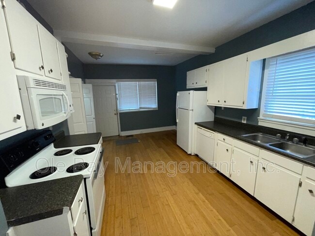 Building Photo - 2153 Dauphin St