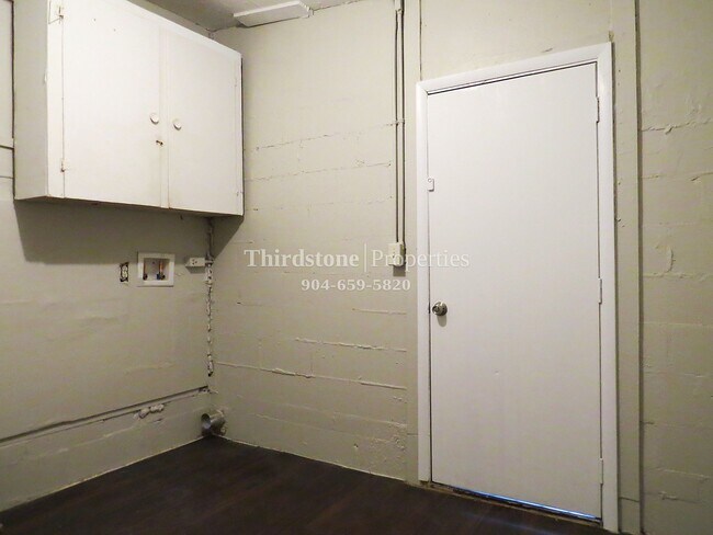 Building Photo - 2761 Floradale Dr S