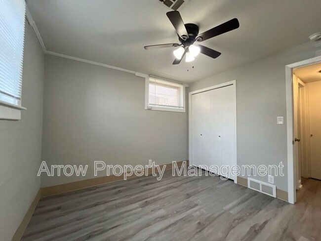 Building Photo - 1100 S 25th St