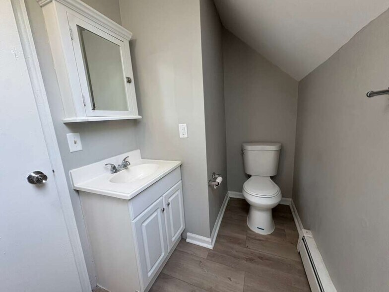 Building Photo - 517 Quinnipiac Ave