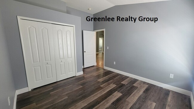 Building Photo - Gorgeous 4 Bedroom/2 Bathroom Home in Sunc...