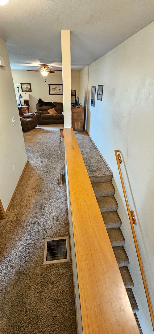 Building Photo - Townhome with 3 bedrooms and garage!  New paint and flooring!