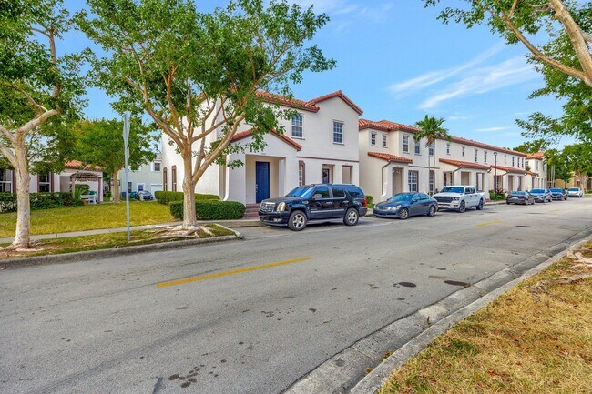 Building Photo - 9480 SW 171st Ct
