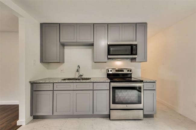 Building Photo - 1110 Wycliff Dr