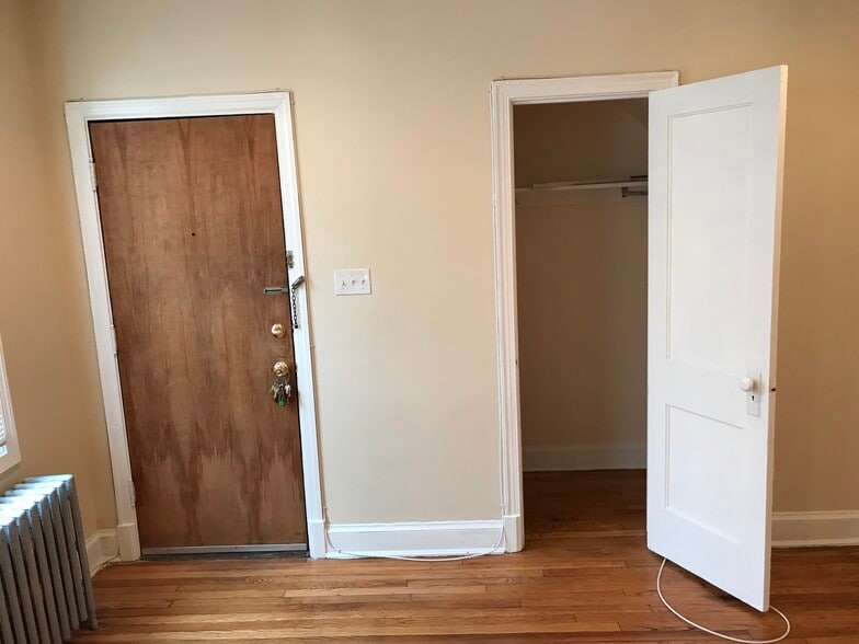 Living Room 12x16 - 2821 7th St NE