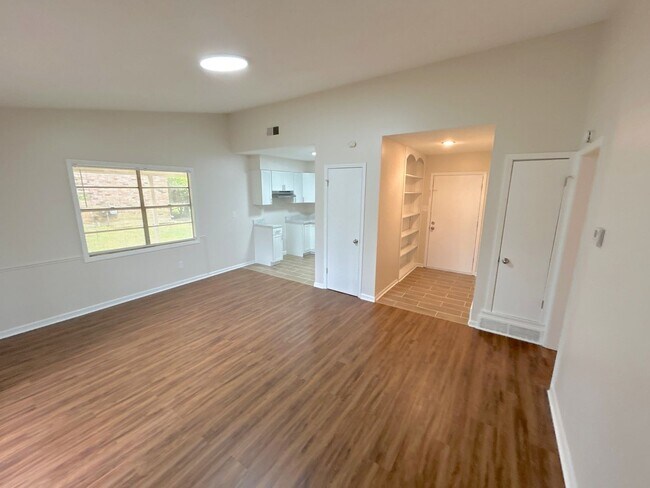 Building Photo - 3724 Hillridge St