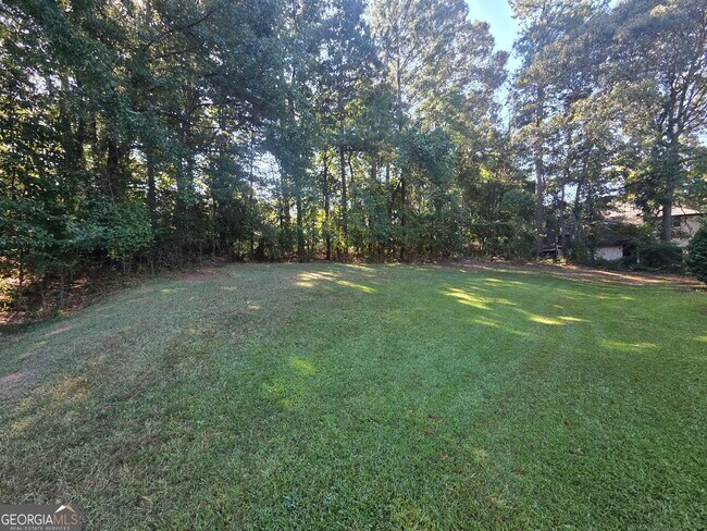 Building Photo - 8492 Pineland Dr