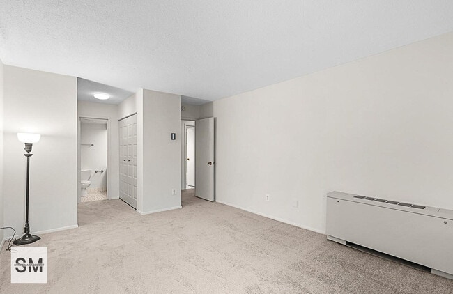 Building Photo - 6100 Westchester Park Dr
