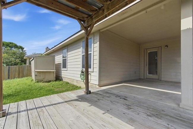Building Photo - 224 Poplarwood Dr