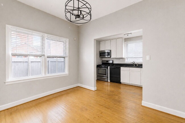 Building Photo - 506 S Lazelle St