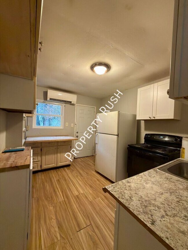 Building Photo - 706 W 47th St