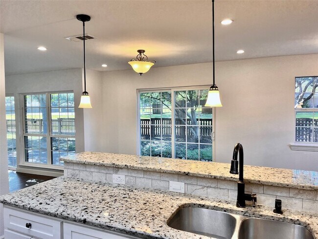 Building Photo - 15621 Terrace Lawn Cir