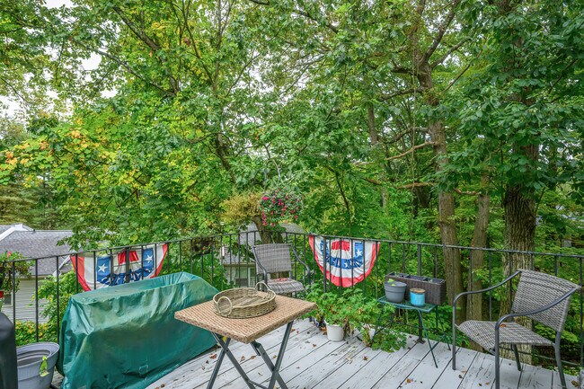 Building Photo - 38 Surrey Ln