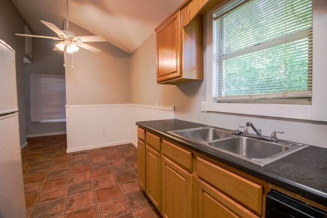 Building Photo - Midtown Brick home