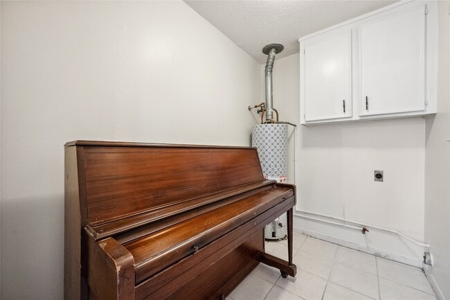 Building Photo - 2159 River Village Dr