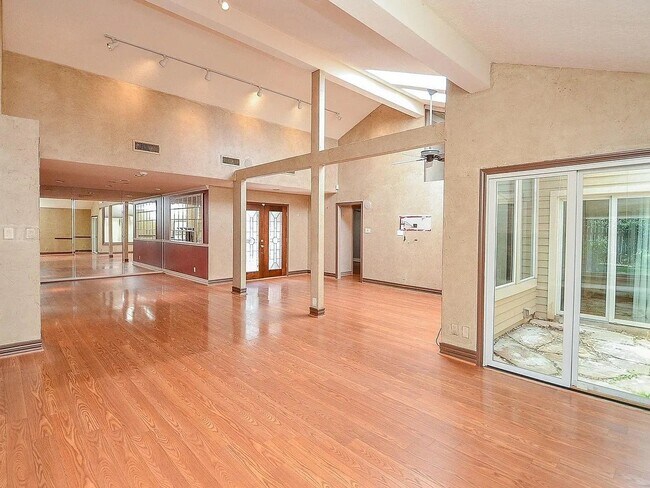 Building Photo - 7003 Blandford Ln