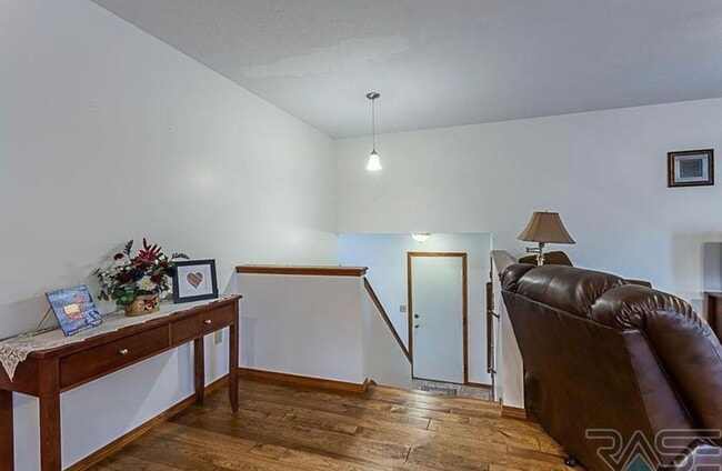 Building Photo - 2720 S Maywood Dr