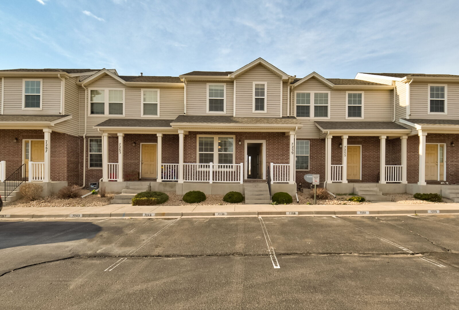 Building Photo - Move-In Ready 2-Bedroom with Central A/C –...