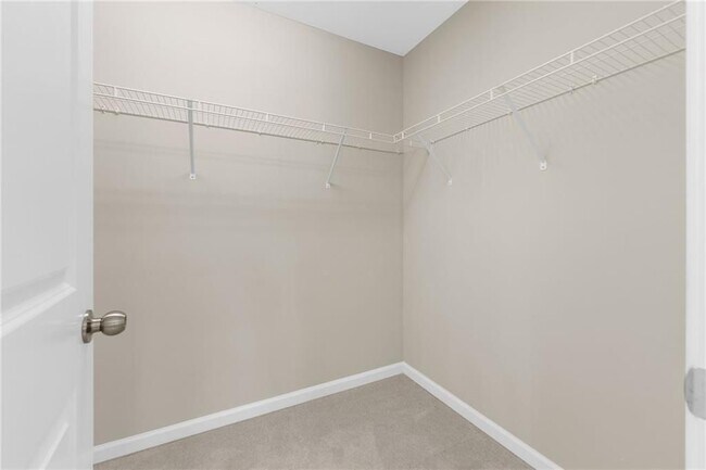 Building Photo - 331 Northaven Ave