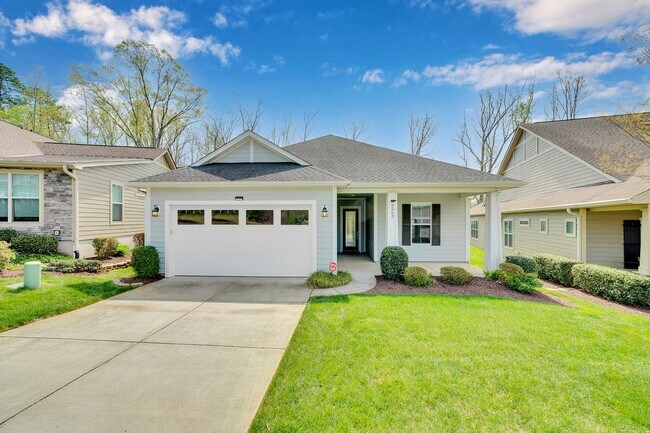 Building Photo - Light, bright, and move-in ready home in the highly sought-after Trilogy at Lake Norman community...