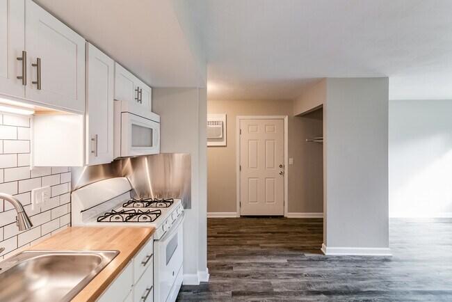 Building Photo - Silver Maple Village Apartments