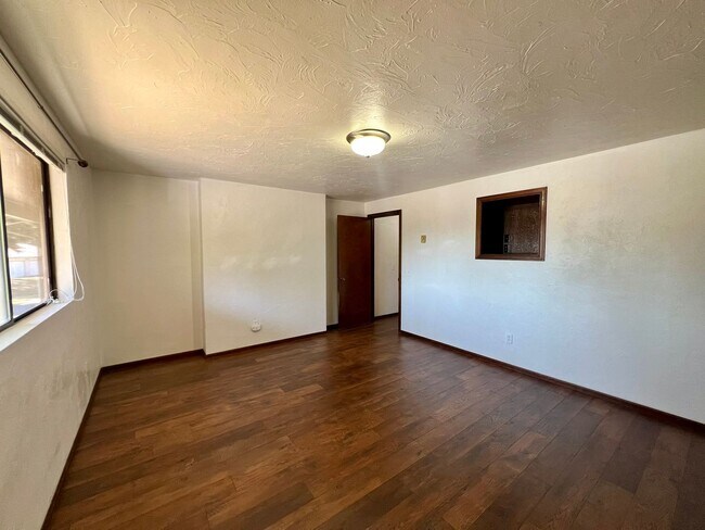 Building Photo - 2 BD Hawks Prairie Duplex